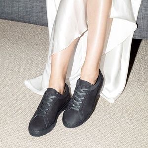 Koio low-top suede sneakers in grey, size 6